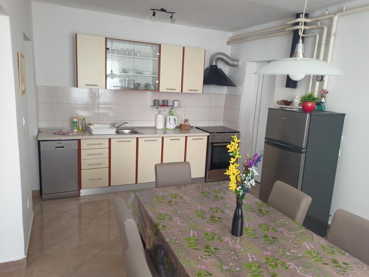 Tomas,,,spacious House With Private Parking,terrace,5g Internet,,,,, *